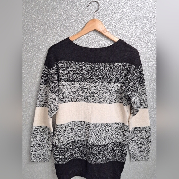 Divided Oversized Pullover Sweater Size XS - Picture 7 of 7